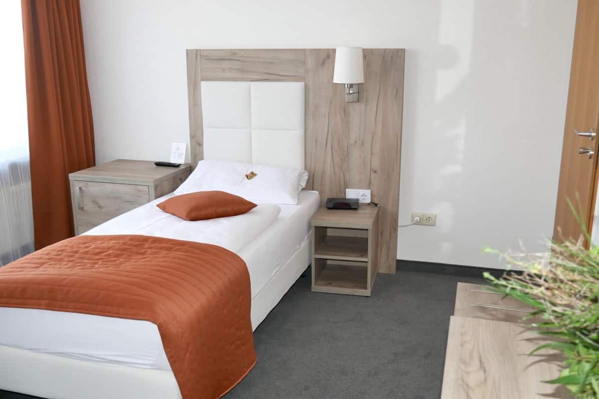 minibar, desk, soundproofing, free wifi