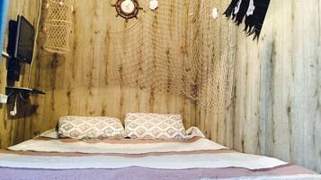 Habitación individual básica | Caja fuerte, tabla de planchar con plancha, wifi gratis y ropa de cama