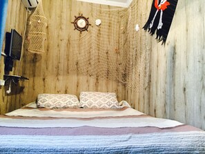 Basic Single Room | In-room safe, iron/ironing board, free WiFi, bed sheets - Alma Cinema Hostel (Almaty)