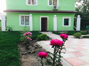 Front of property - Alma Cinema Hostel (Almaty)