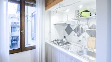 Loft Romantico, 1 camera da letto | Cucina privata | Frigorifero con congelatore, microonde, piano cottura