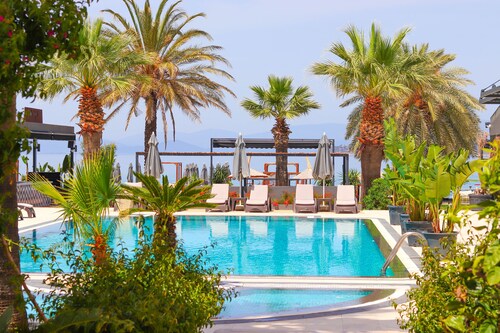 Moyo Luxury Hotel & Beach