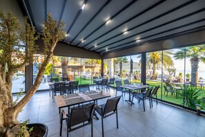 Se sirven desayunos, comidas y cenas 