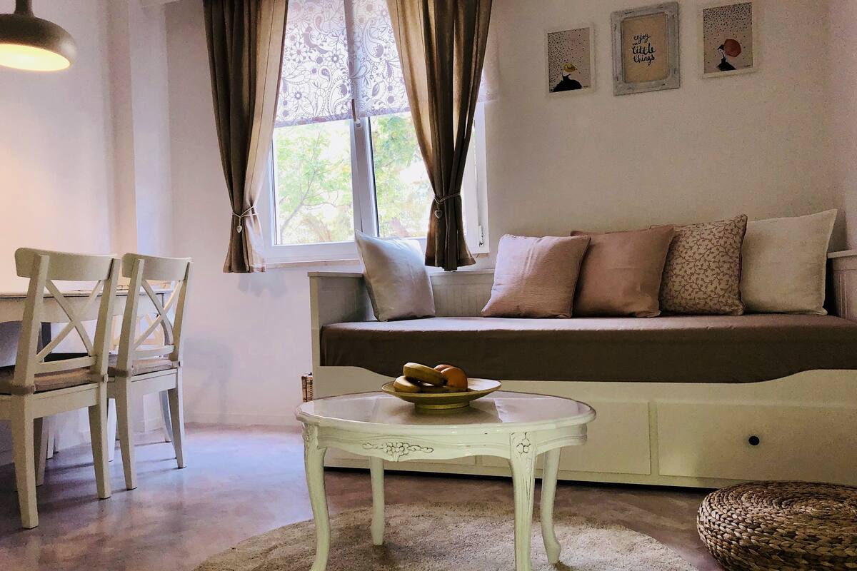 Appartement Confort, 1 chambre, non-fumeurs | Salle de séjour | Télévision LCD