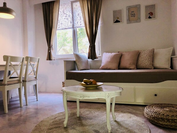 Apartamento conforto, 1 quarto, para não fumantes | Sala de estar | TV LCD