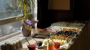 A buffet with various food items and beverages. - Paluri Hotel (Hopa)