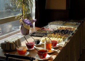 包含每日自助早餐