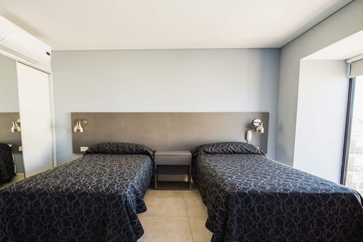 Superior Twin kamer, 2 eenpersoonsbedden, niet-roken | Een kluis op de kamer, gratis babybedden, gratis wifi, beddengoed