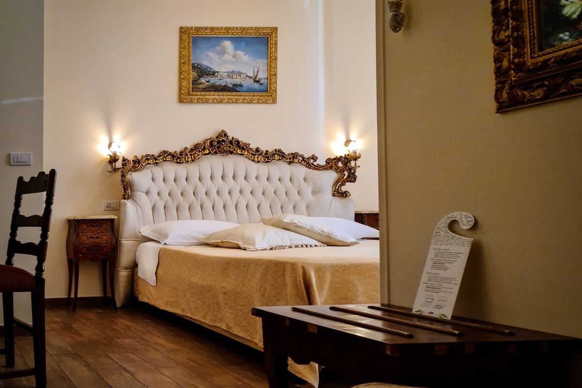 Superior Double or Twin Room, Ensuite, City View (Cleopatra & Guendalina)