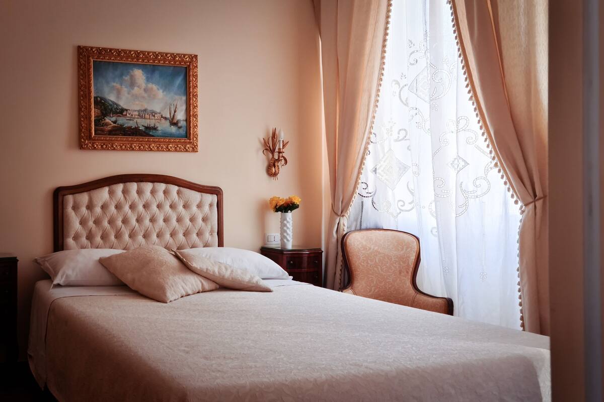 Deluxe Double Room, Ensuite, City View (Venere)