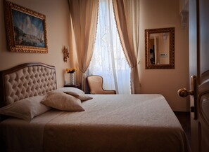 Deluxe Double Room, Ensuite, City View (Venere) - B&B Joan's Heritage (Taormina)