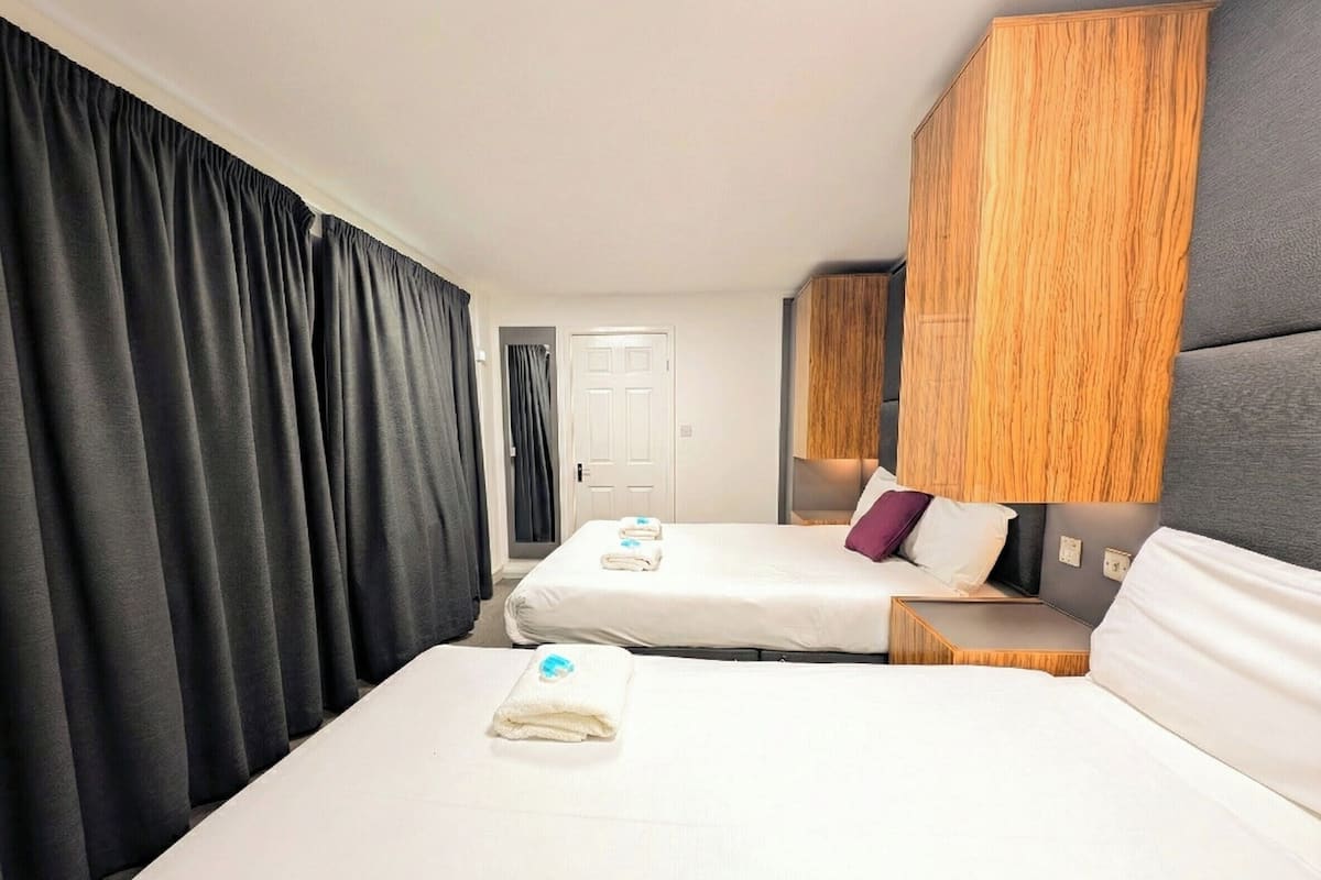 Individually decorated, individually furnished, laptop workspace