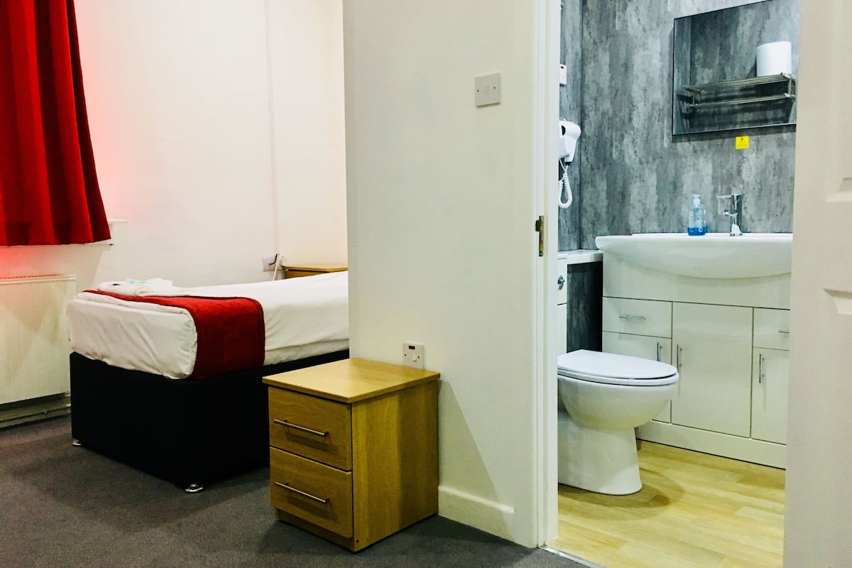 1 bedroom, individually decorated, individually furnished