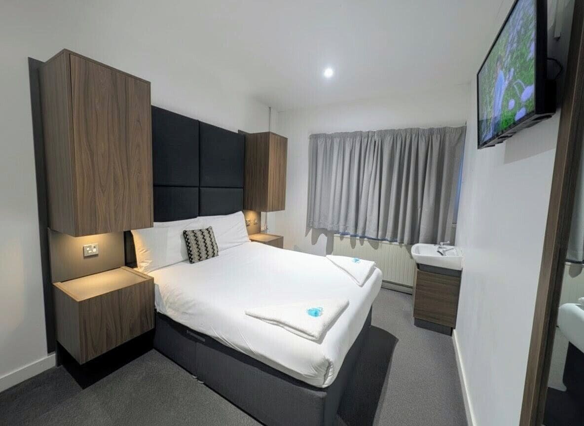 Double Room, Shared Bathroom | Individually decorated, individually furnished, laptop workspace