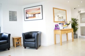 Lobby sitting area - Hotel Express Newcastle Gateshead (Gateshead)