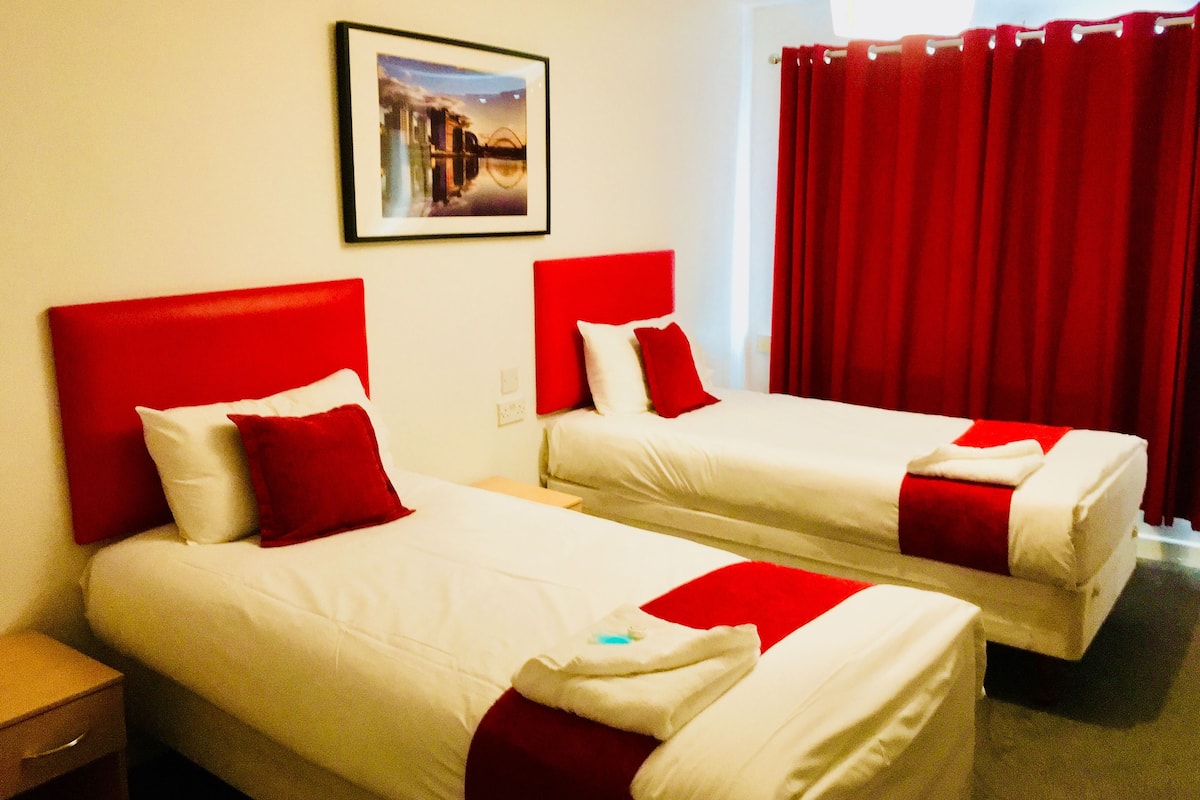 Twin Room, Shared Bathroom | 1 bedroom, individually decorated, individually furnished