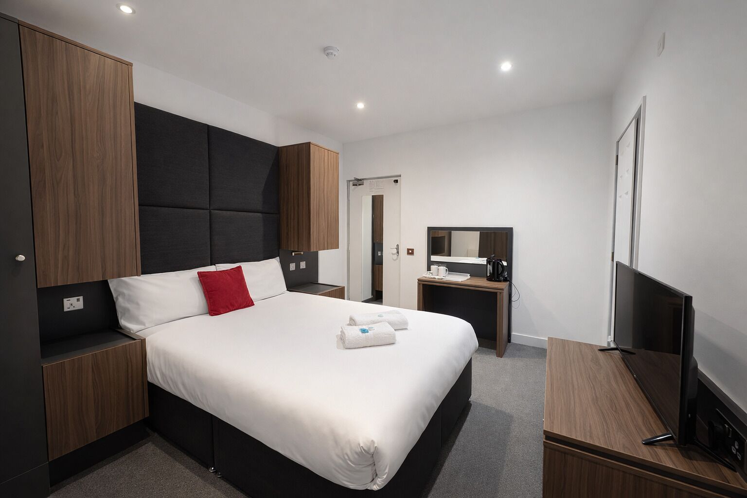 Double Room - En suite  | Individually decorated, individually furnished, laptop workspace