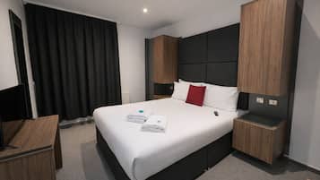 Con stile personalizzato, con arredamento individuale, postazione laptop