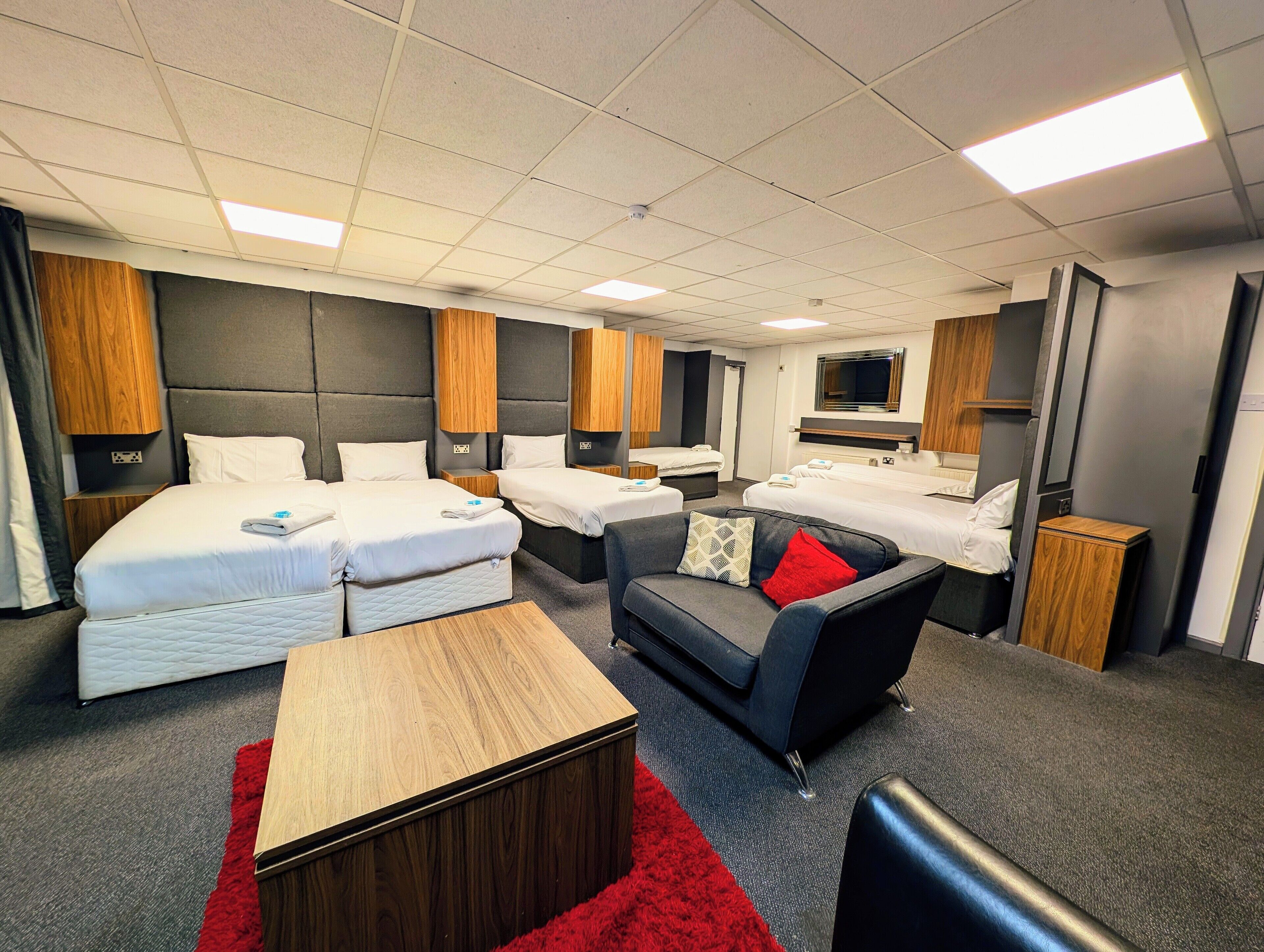 Family Executive - Shared Bathroom | Individually decorated, individually furnished, laptop workspace