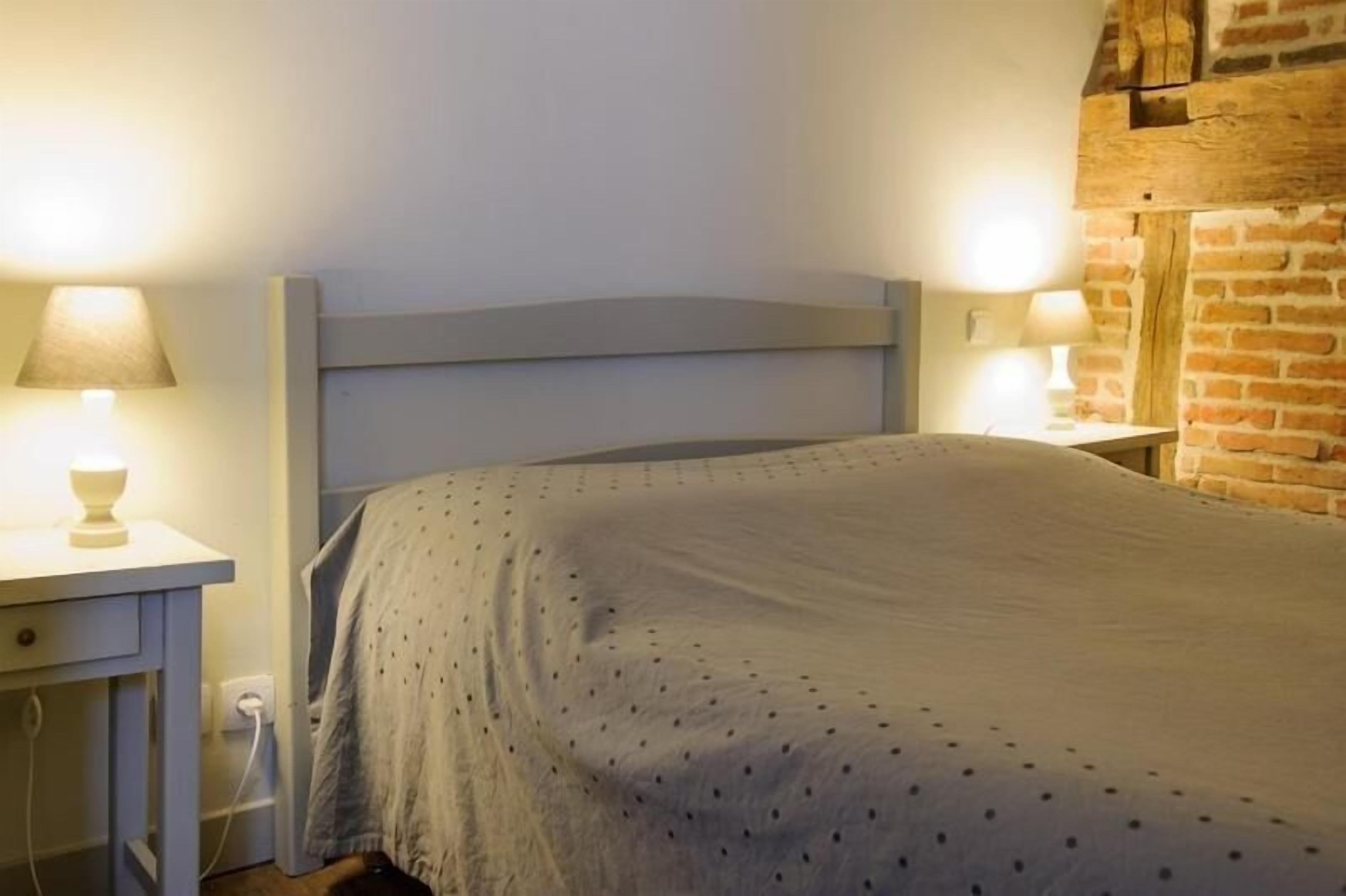 desk, blackout curtains, soundproofing, cots/infant beds