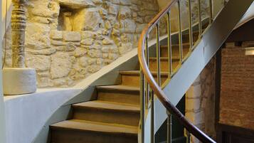 Double Room | Desk, blackout drapes, soundproofing, cribs/infant beds