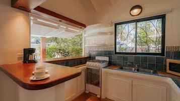 Villa (Maya) | Private kitchen | Fridge, microwave, stovetop, coffee/tea maker