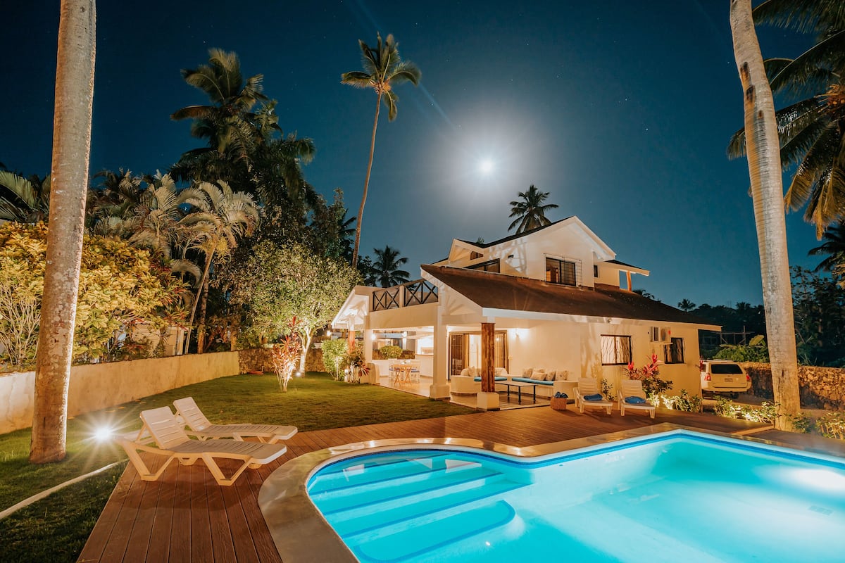 Villa (Maya) | Premium bedding, individually decorated, individually furnished