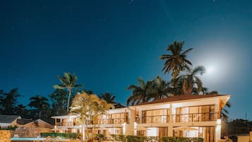 Façade de l’hébergement - soirée/nuit