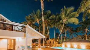 Outdoor pool, open 8:00 AM to 6:00 PM, pool loungers