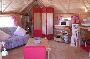 Cabin (Kota Finlandais) | Living area - Camping du Lac (Pourcharesses)