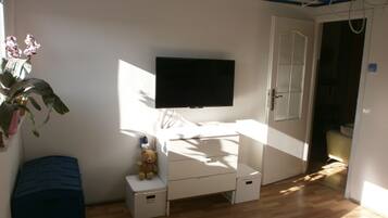 Comfort Apartment, Multiple Beds, Non Smoking, Garden View | 2 bedrooms, free WiFi, bed sheets