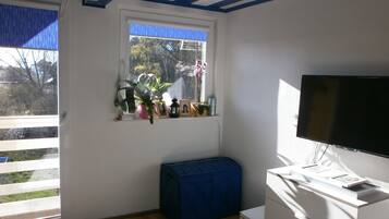 Comfort Apartment, Multiple Beds, Non Smoking, Garden View | 2 bedrooms, free WiFi, bed sheets