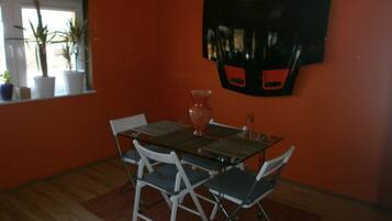 Comfort Apartment, Multiple Beds, Non Smoking, Garden View | 2 bedrooms, free WiFi, bed sheets