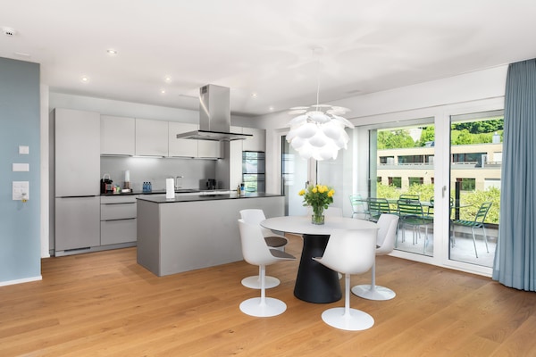 Luxury Apartment, 2 Bedrooms | Dapur peribadi | Peti sejuk, ketuhar gelombang mikro, ketuhar, dapur