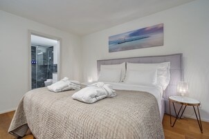 Luxury Apartment, 2 Bedrooms | Hypo-allergenic bedding, individually decorated, individually furnished