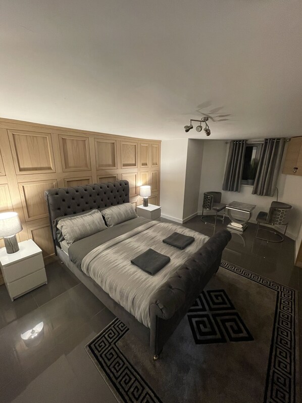 Quarto casal, suíte | Wi-Fi (sobretaxa), roupa de cama