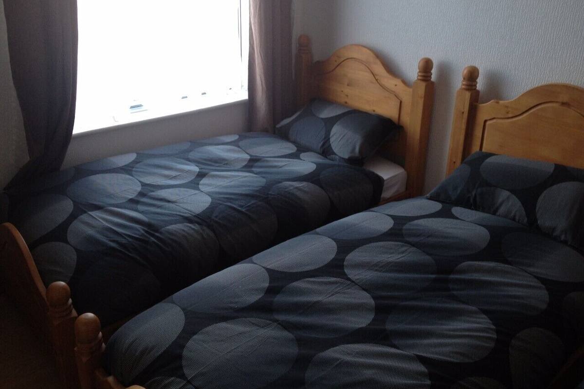 Twin Room, Shared Bathroom | WiFi (surcharge), bed sheets