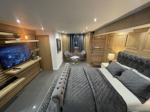 Quarto casal, suíte | Wi-Fi (sobretaxa), roupa de cama