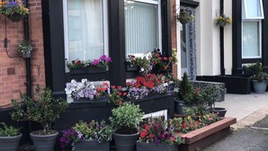Front of property - Hendham House Hotel (Manchester)