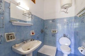 A bathroom with a sink, toilet, and bathtub.