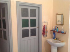 Bathroom sink - Peaceful room (Laattaouia)