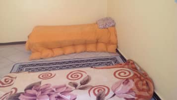 Basic Apartment, 3 Bedrooms, Smoking