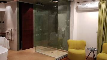 Villa, eigener Pool, Erdgeschoss | Badezimmer