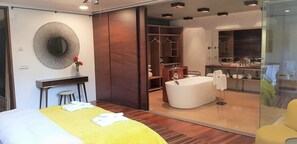 Villa, piscine privée, rez-de-chaussée | 3 chambres, chambres insonorisées, fer et planche à repasser