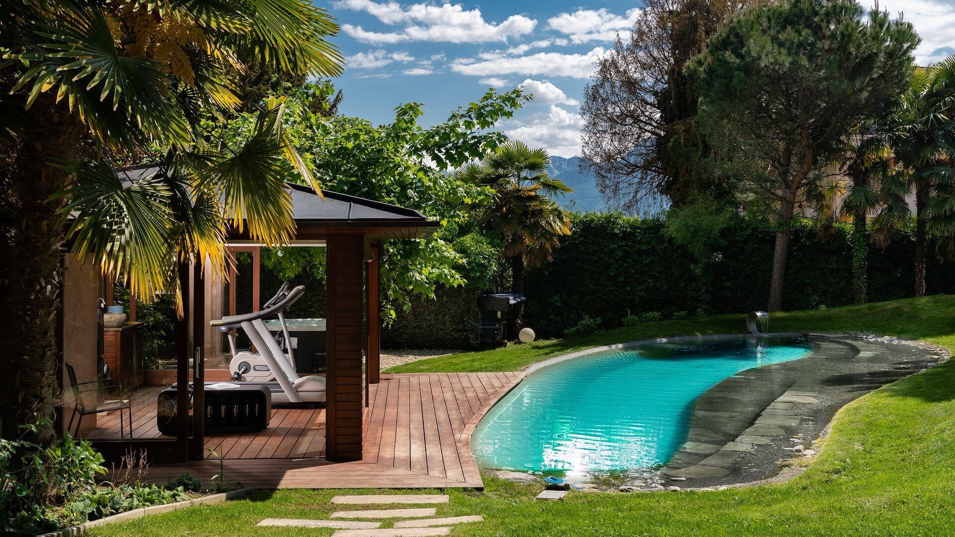 المنشأة من الخارج