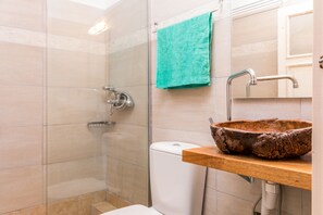Apartment, 2 Bedrooms | Bathroom | Shower, hair dryer, towels, shampoo - La Casa Con La Vista Delle Fortezze by CorfuΕscapes (Corfu)