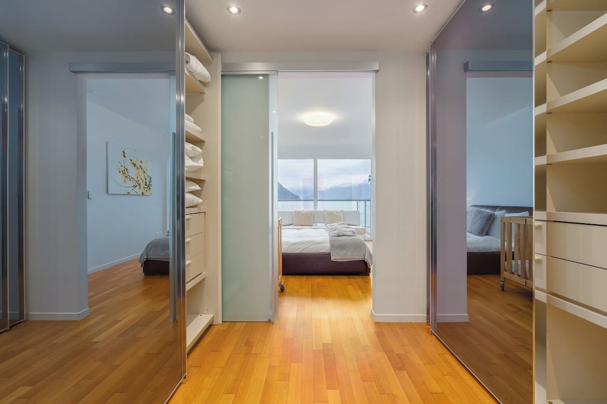 Departamento de lujo, 1 habitación, vista al lago | 1 habitación, sábanas de algodón egipcio y ropa de cama de alta calidad