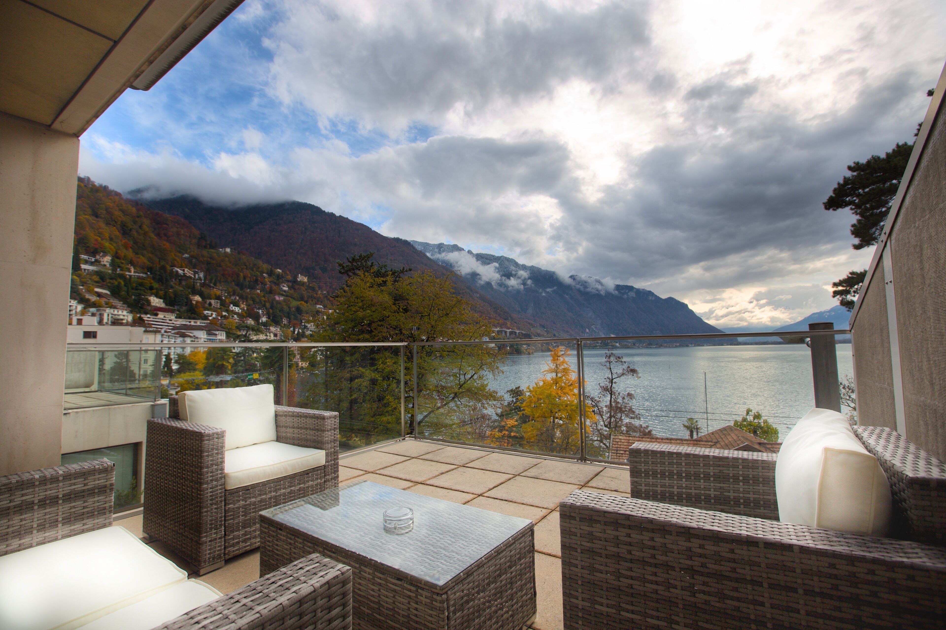 Luxury-Apartment, 1 Schlafzimmer, Seeblick | Terrasse/Patio