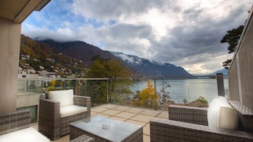 Luxury-Apartment, 1 Schlafzimmer, Seeblick | Terrasse/Patio