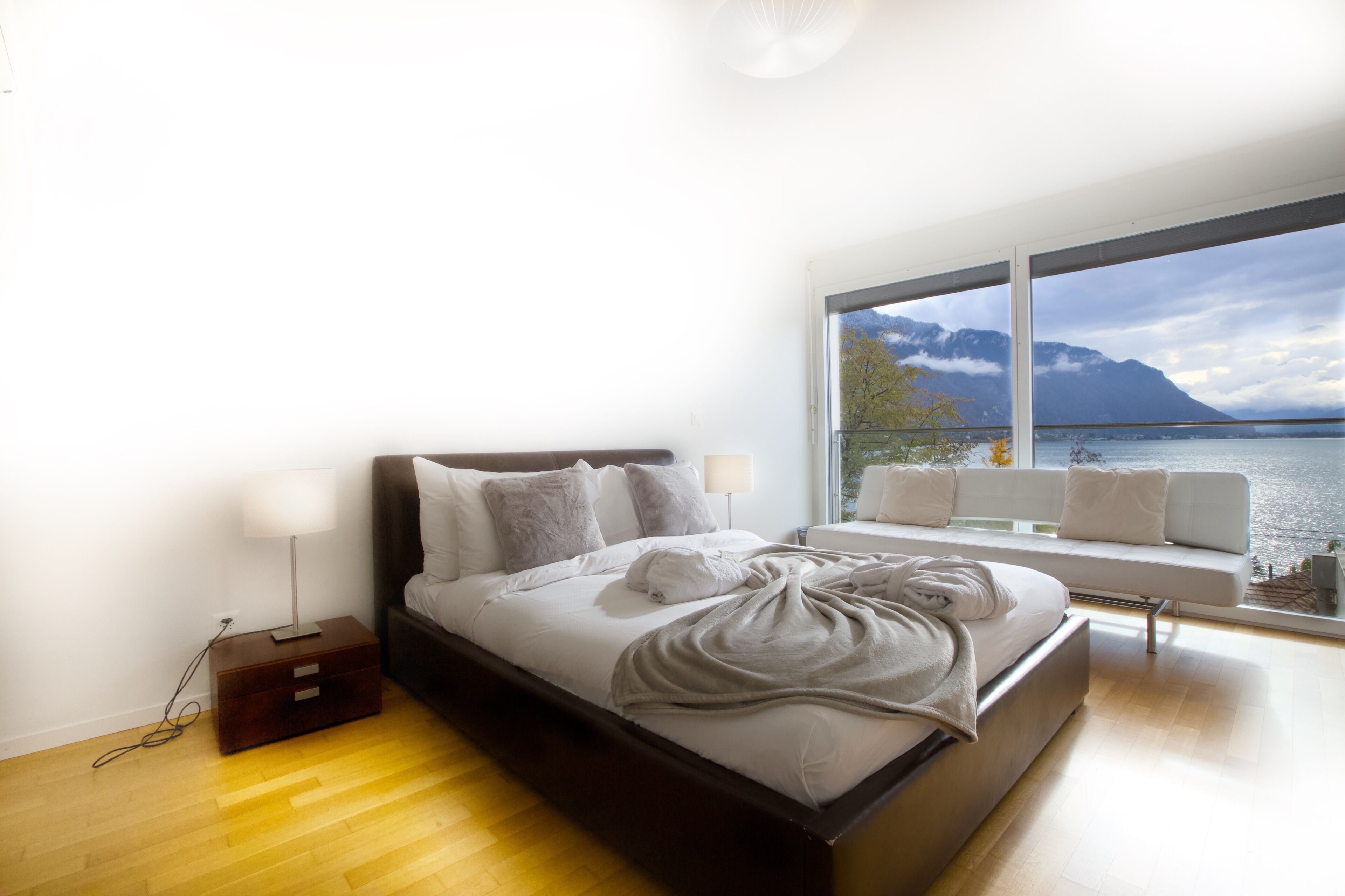 Departamento de lujo, 1 habitación, vista al lago | 1 habitación, sábanas de algodón egipcio y ropa de cama de alta calidad 